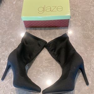 Black sock boots in great condition. Sz 10